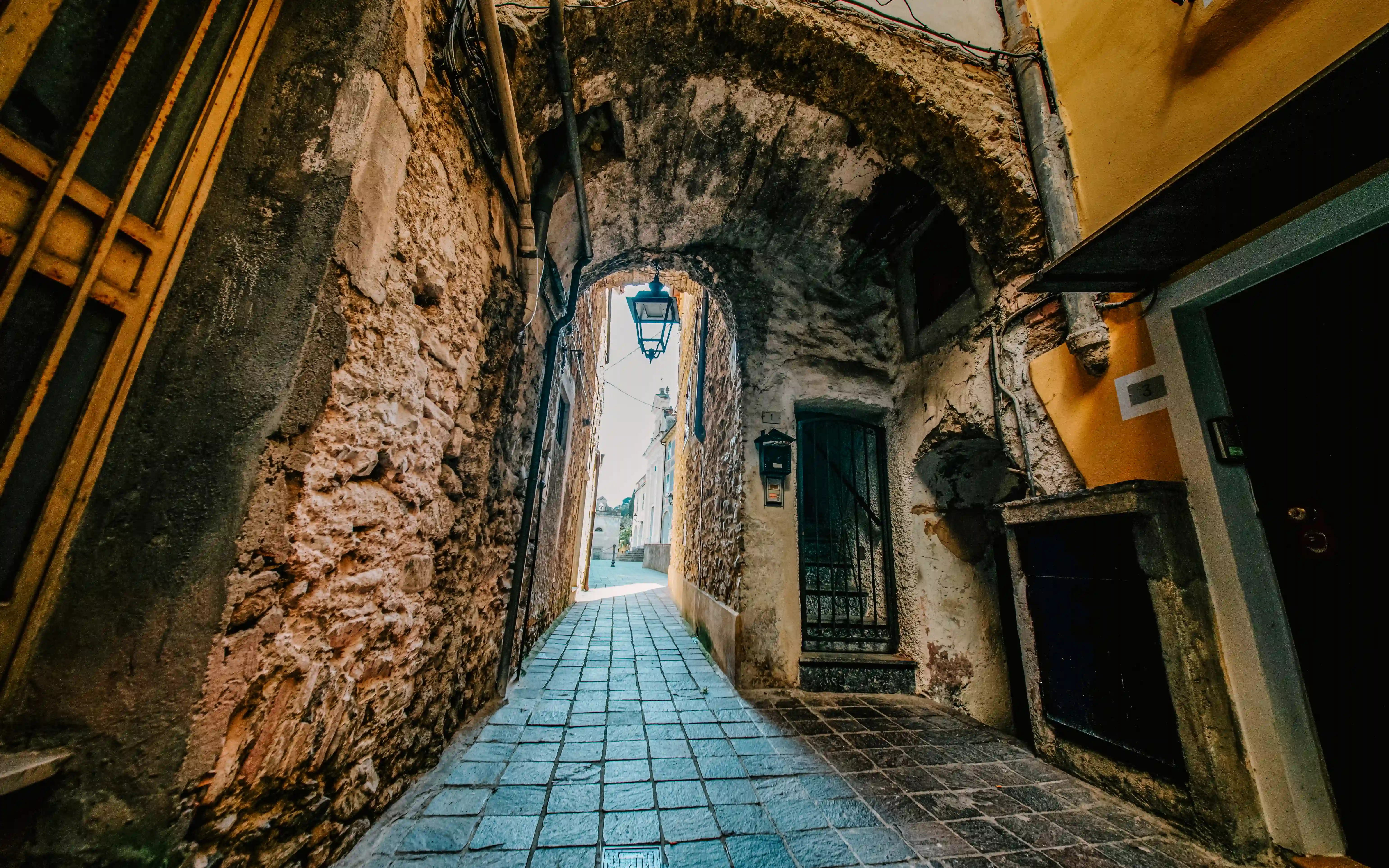 Giorno 1: il borgo e il vino