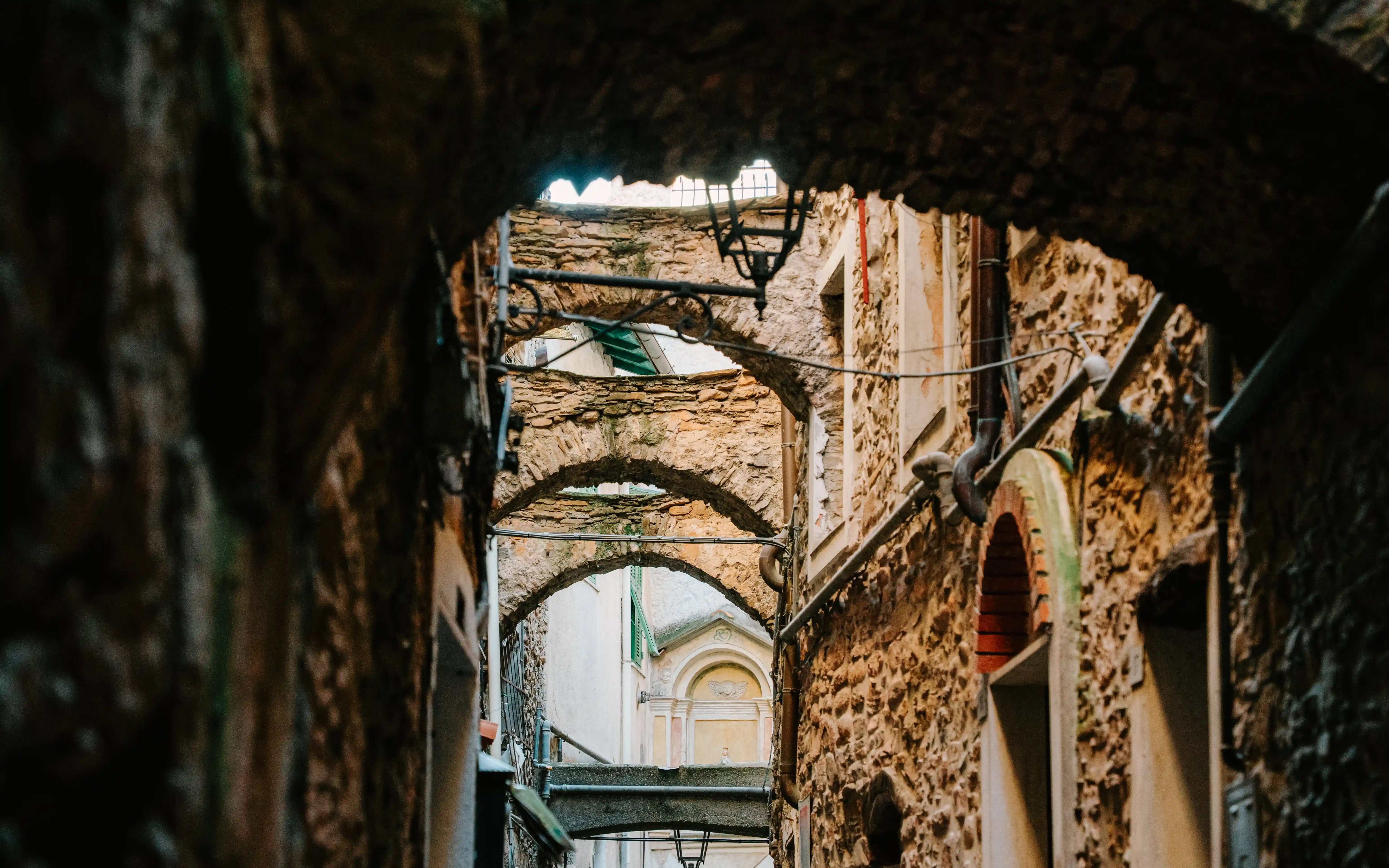The historic centre: a journey back to the Middle Ages
